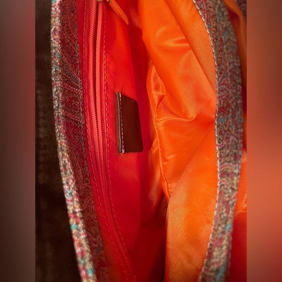 🍂🍂ETRO Beautiful shoulder bag! Like new with dust bag🍂🍂 - Picture 5 of 14
